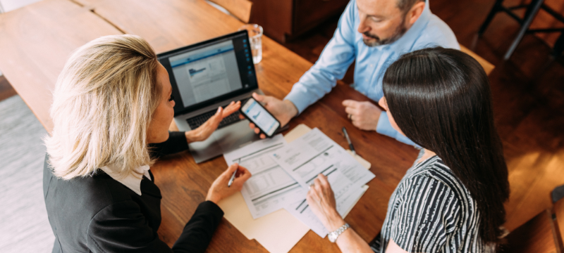 Transforma tu empresa con tecnología y automatización para la eficiencia financiera.